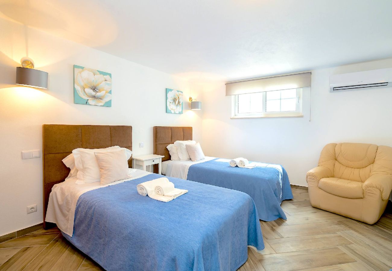 Huis in Albufeira - Vila Brady